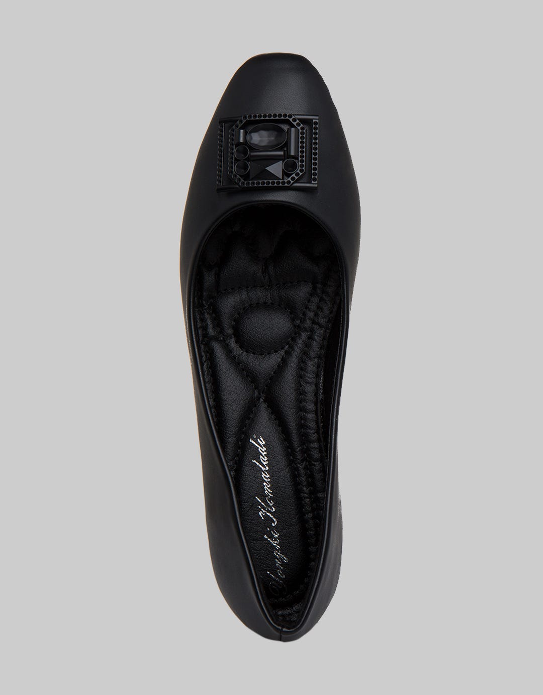 Yongki Komaladi Flat Shoes Aksesoris On Top