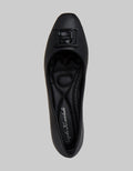 Yongki Komaladi Flat Shoes Aksesoris On Top