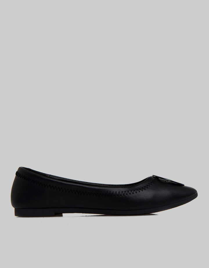 Yongki Komaladi Flat Shoes Stitching Line