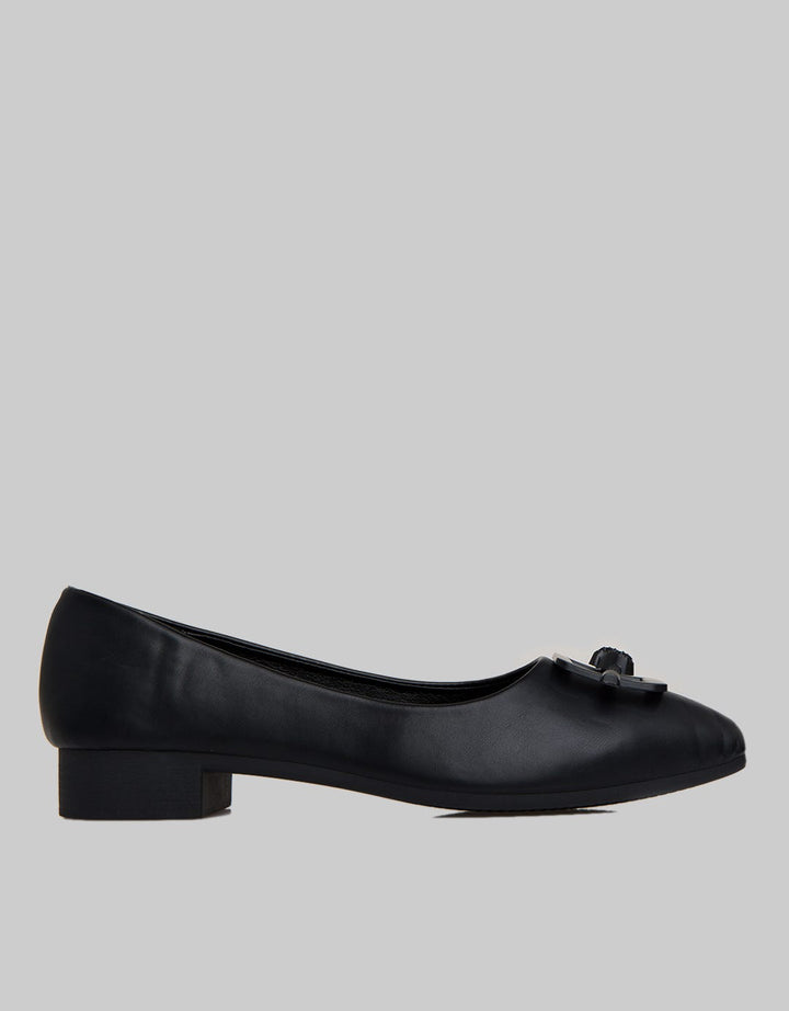 Yongki Komaladi Flat Shoes Tie Look
