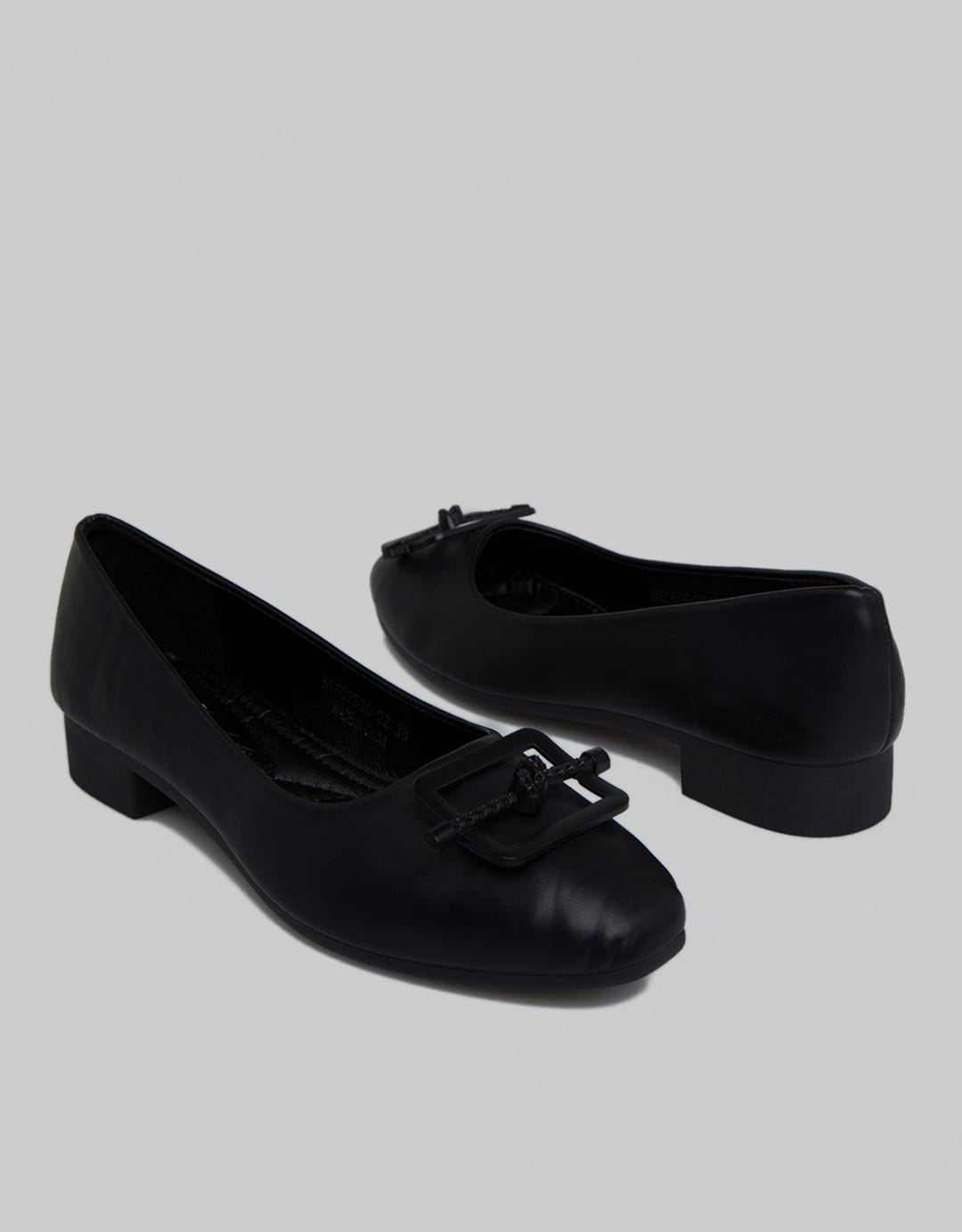 Yongki Komaladi Flat Shoes Tie Look