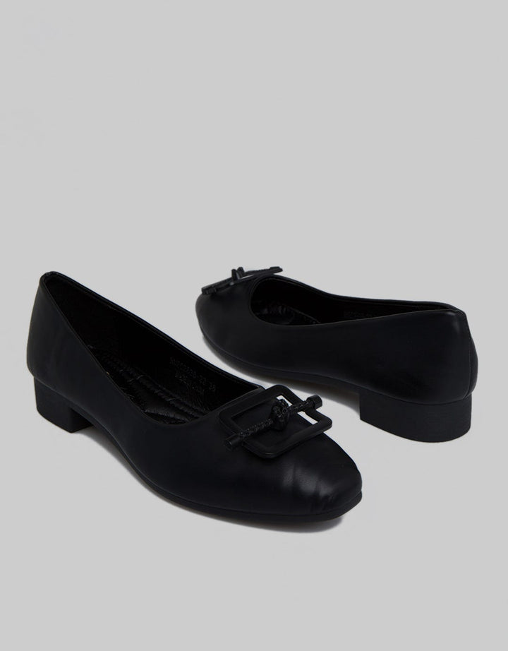 Yongki Komaladi Flat Shoes Tie Look