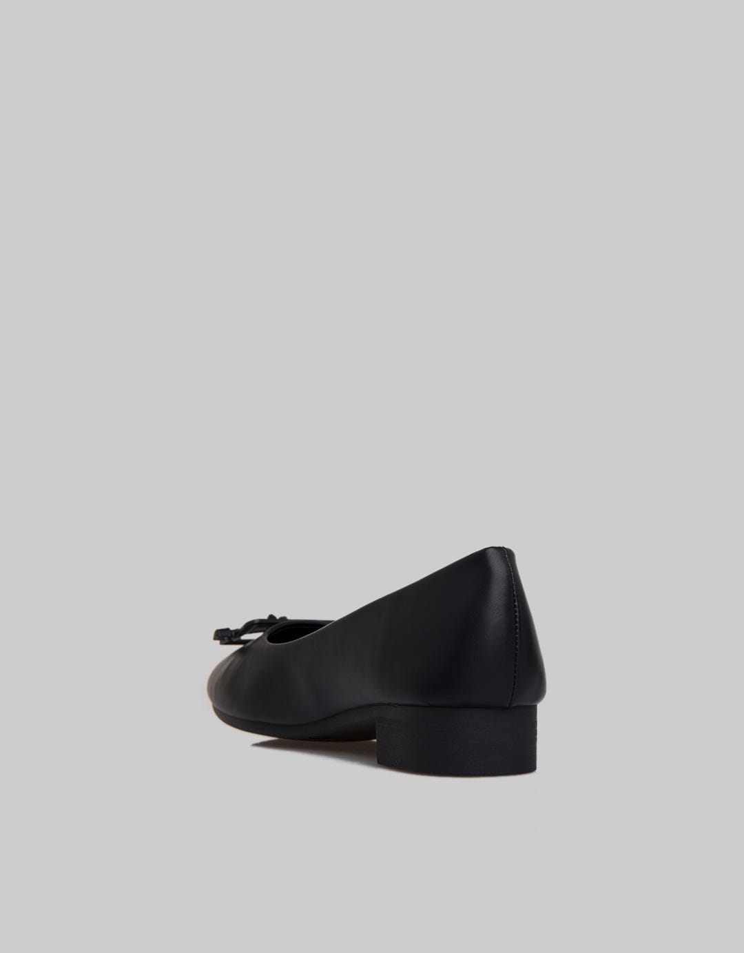 Yongki Komaladi Flat Shoes Tie Look