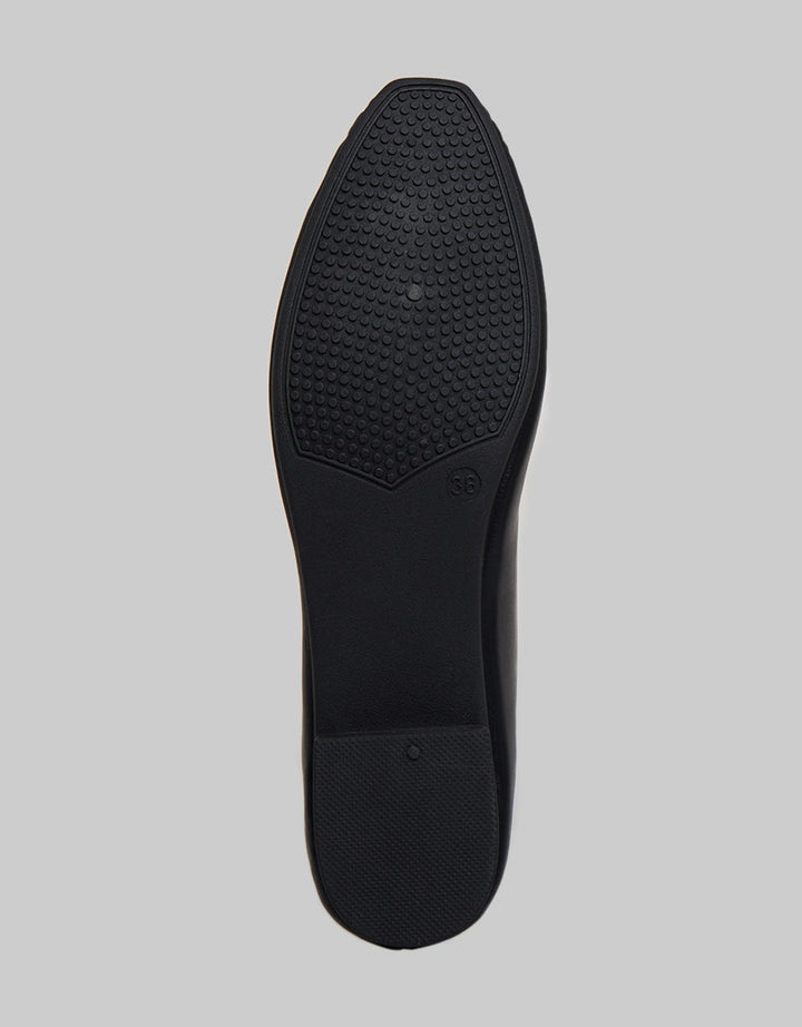 Yongki Komaladi Flat Shoes Tie Look