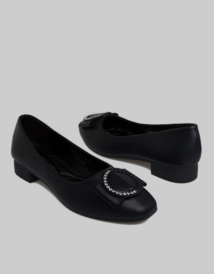 Yongki Komaladi Flat Shoes Circle Aksesoris