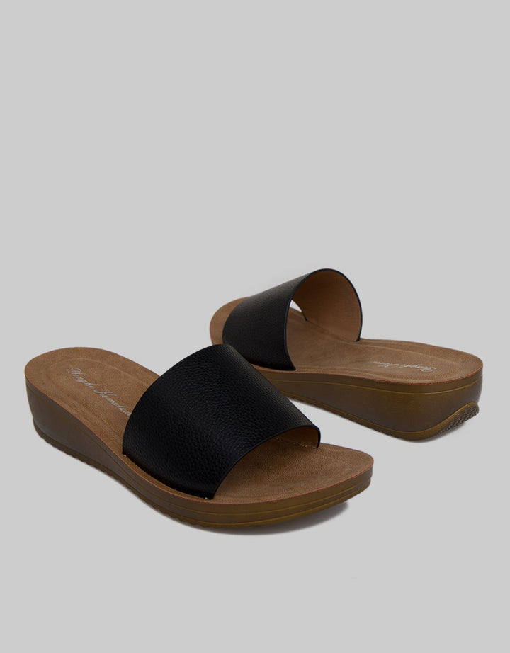 Yongki Komaladi Big Strap Sandal