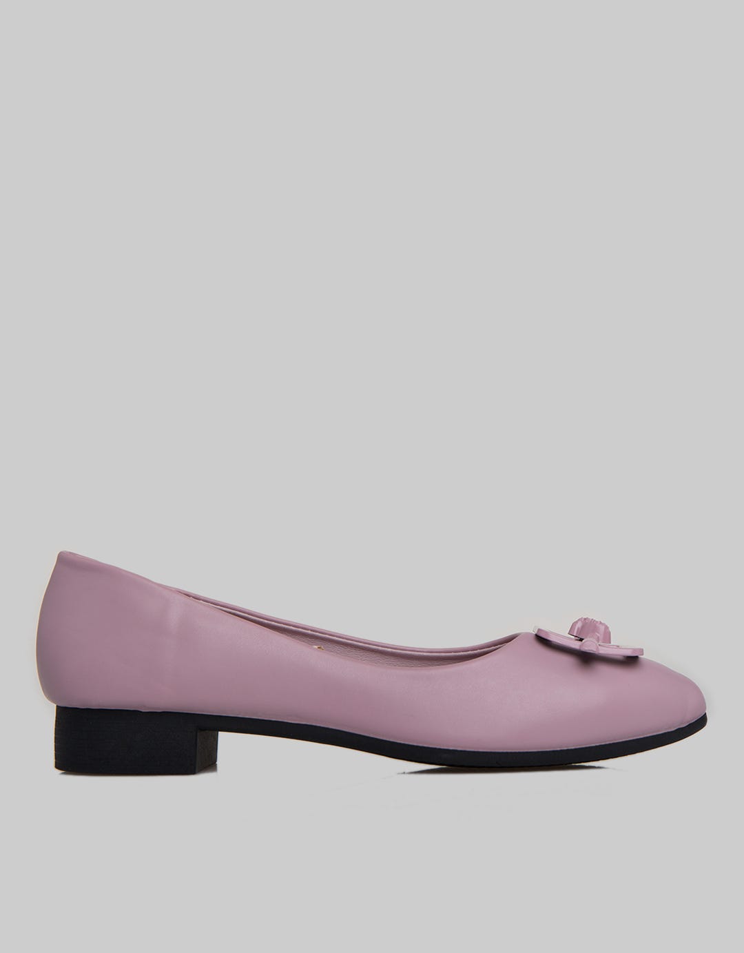 Yongki Komaladi Flat Shoes Tie Look