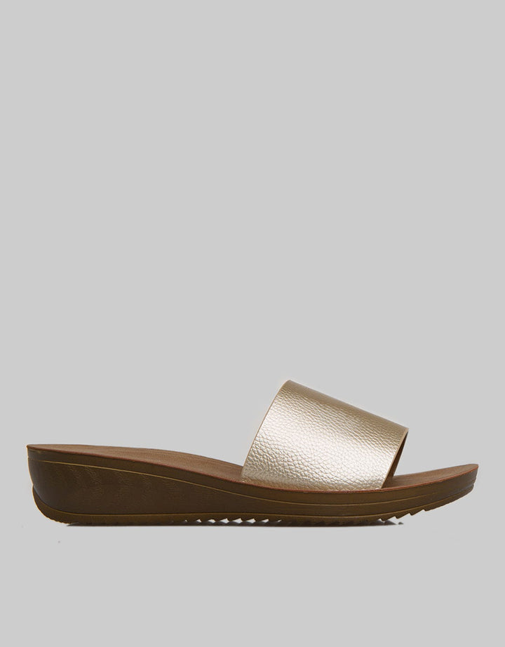 Yongki Komaladi Big Strap Sandal