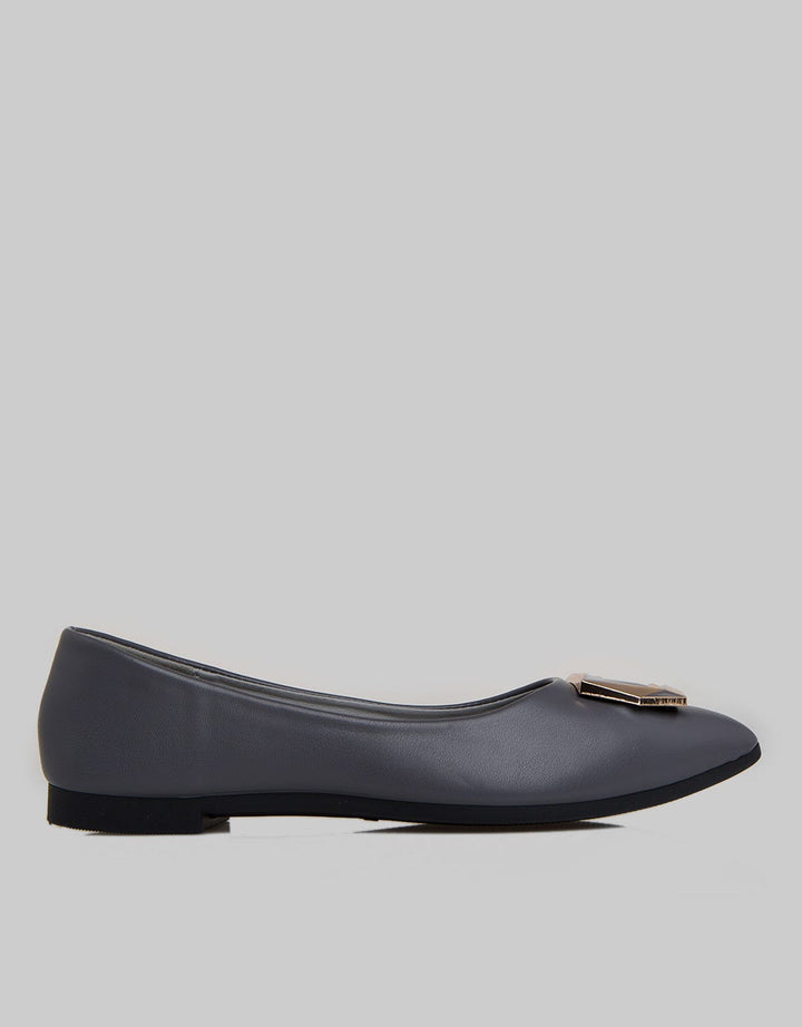 Yongki Komaladi Ol Pointy Sepatu Flat Wanita