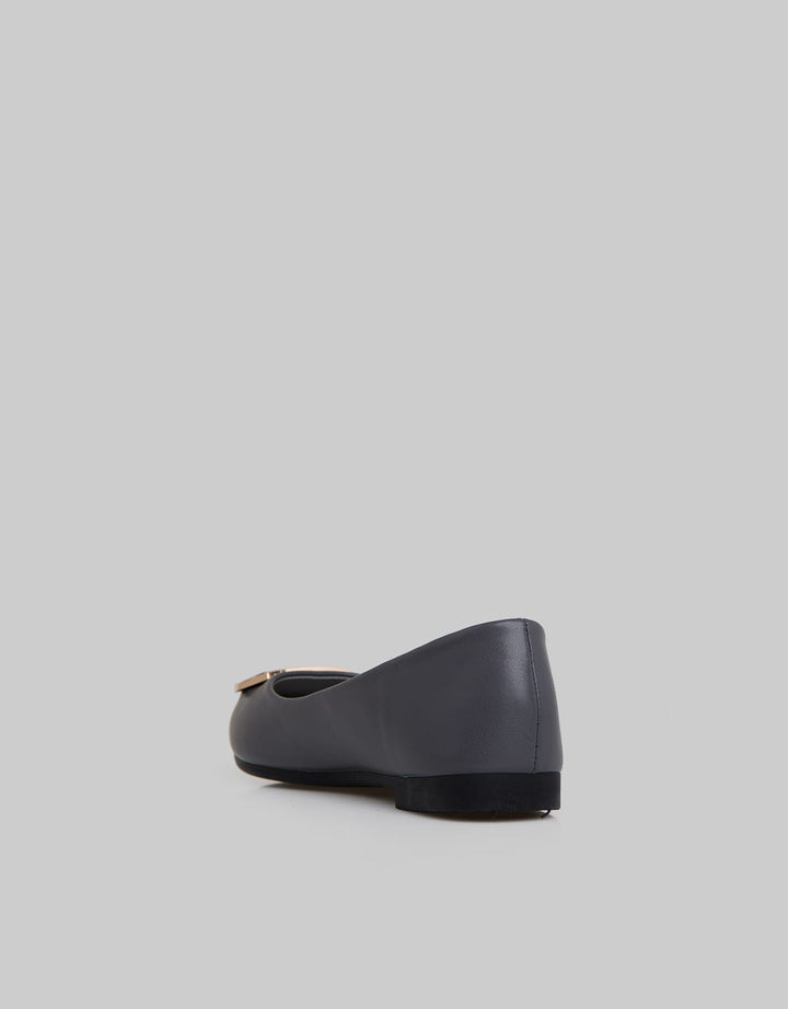 Yongki Komaladi Ol Pointy Sepatu Flat Wanita