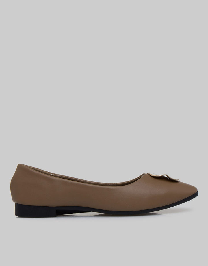 Yongki Komaladi Ol Pointy Sepatu Flat Wanita