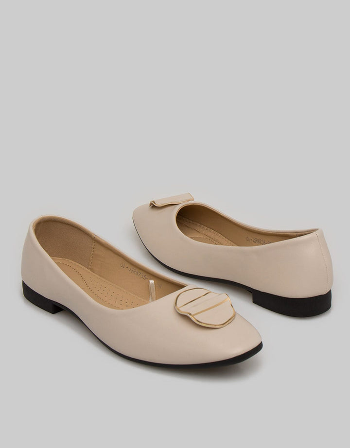 Yongki Komaladi Ol Pointy Sepatu Flat Wanita
