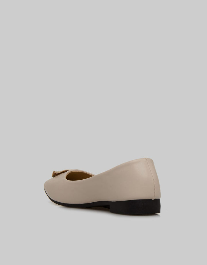 Yongki Komaladi Ol Pointy Sepatu Flat Wanita