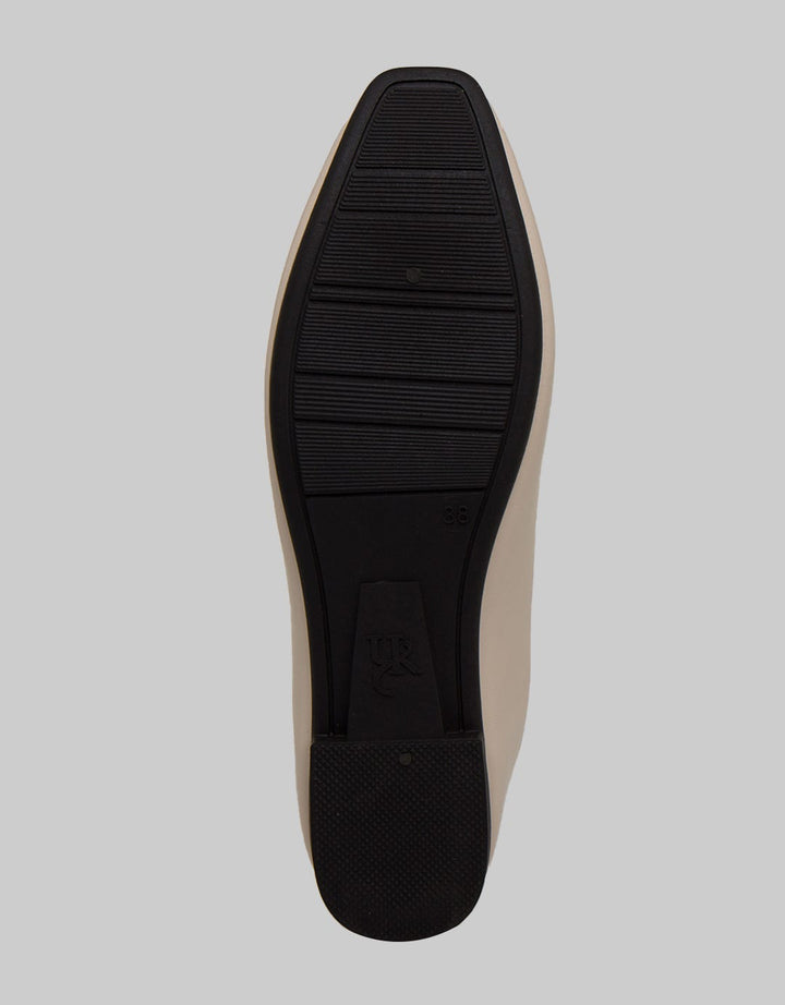 Yongki Komaladi Ol Pointy Sepatu Flat Wanita