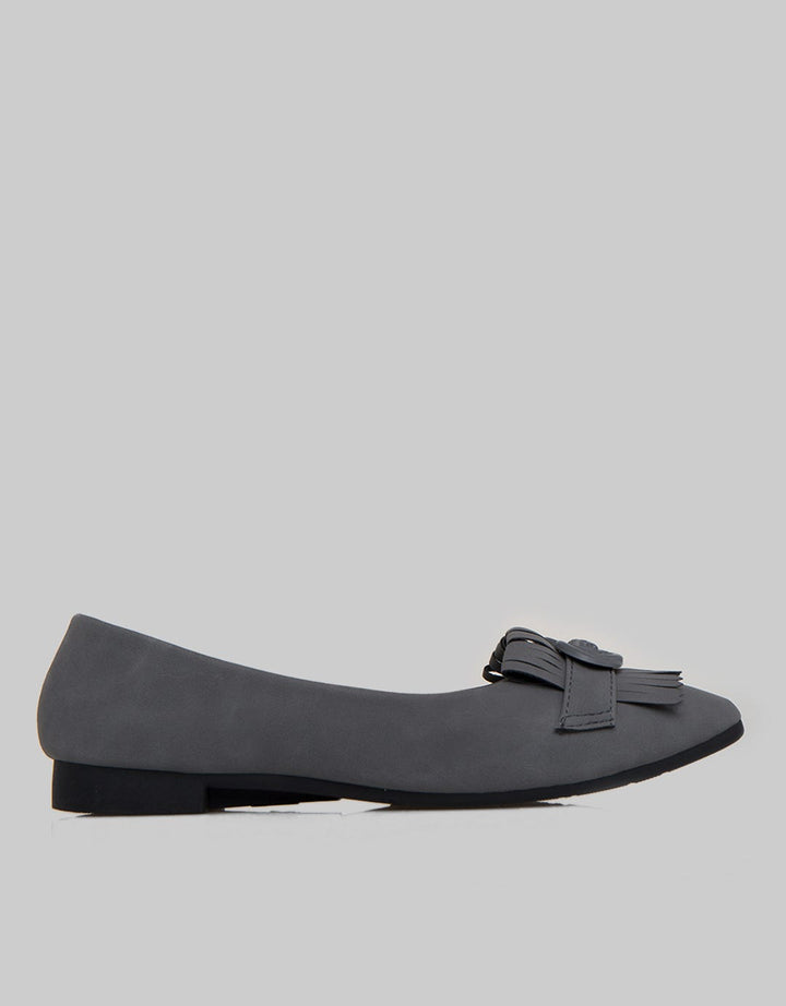 Yongki Komaladi Tassel Flat Shoes Wanita