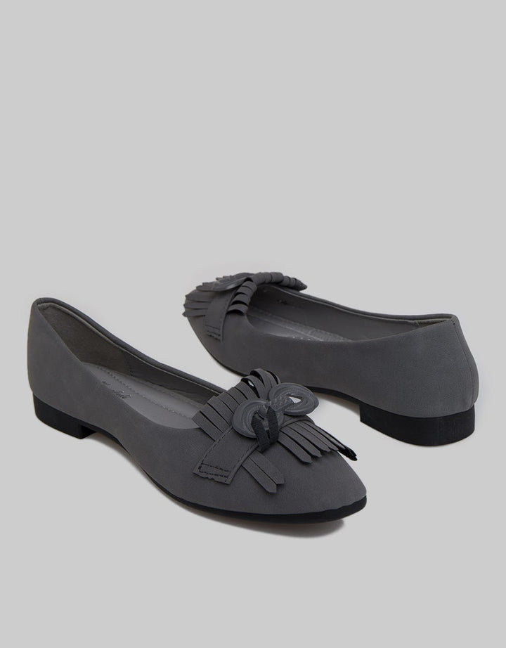 Yongki Komaladi Tassel Flat Shoes Wanita