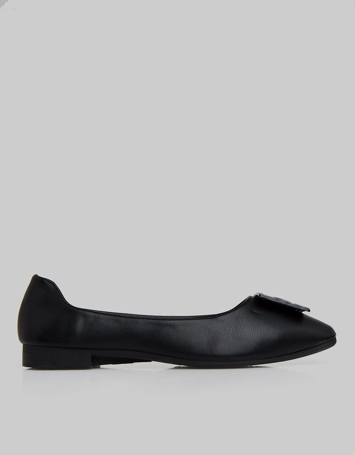 Yongki Komaladi Oli Pointed Sepatu Flat Wanita