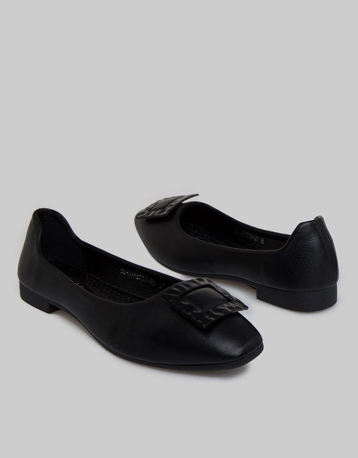 Yongki Komaladi Oli Pointed Sepatu Flat Wanita