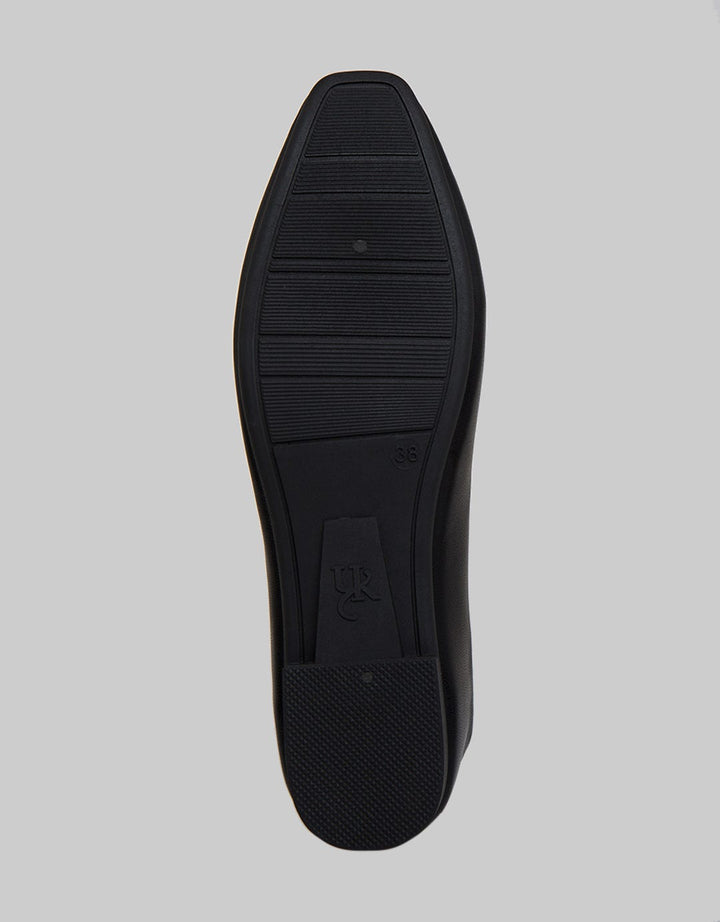 Yongki Komaladi Oli Pointed Sepatu Flat Wanita