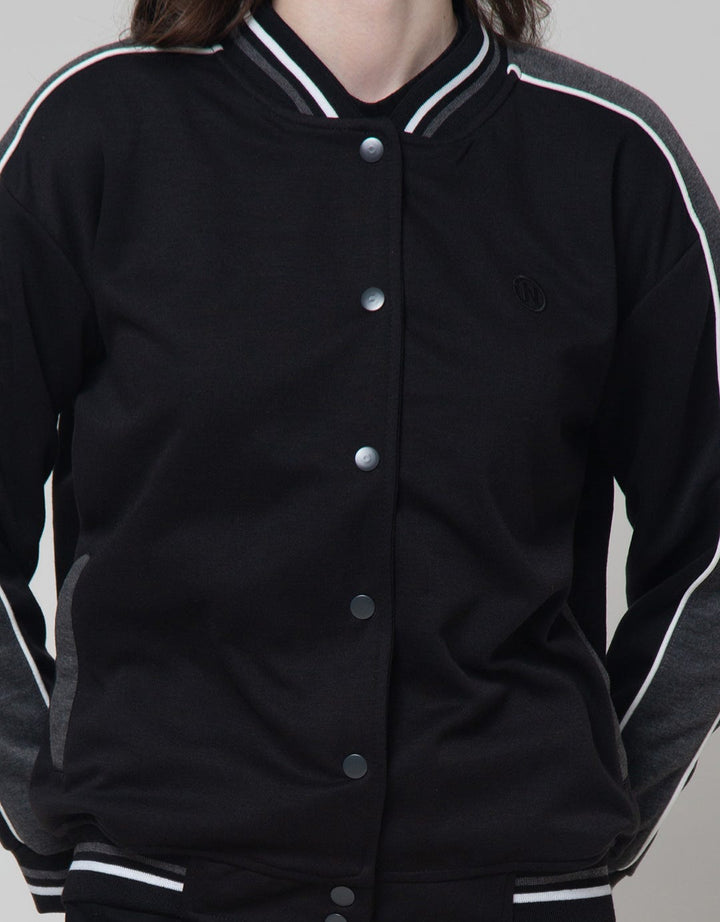 Nevada Varsity Logo Jaket Wanita