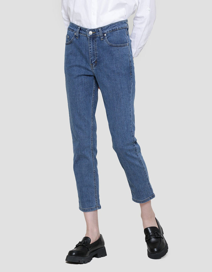 Connexion Regular Felis Basic Wash Celana Denim Wanita