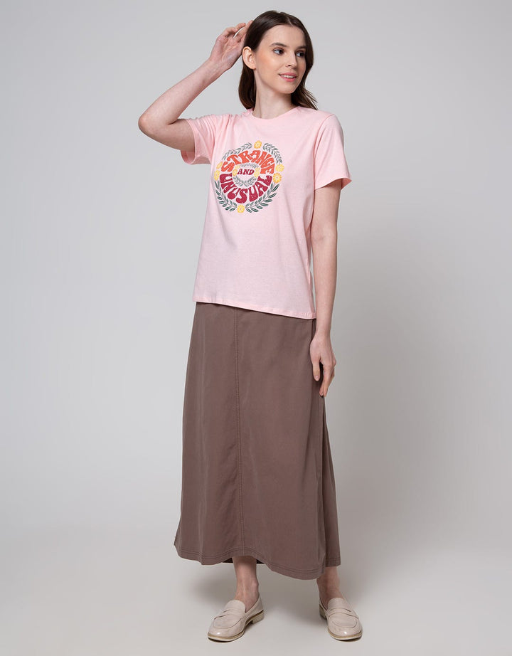 Nevada Strange Unusual Kaos Wanita
