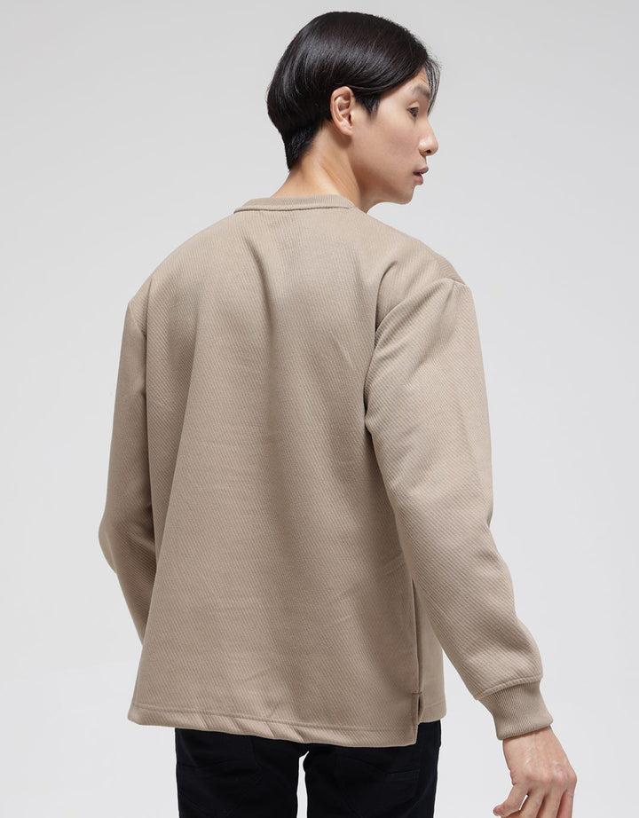 Details Neck Texture Zigzag Sweater Pria