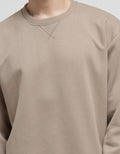 Details Neck Texture Zigzag Sweater Pria