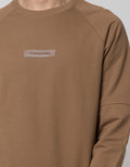 Details Neck Solid Sweater Pria
