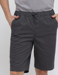 Details of Short Pants Relax Elastic Twill Texture Regular Fit