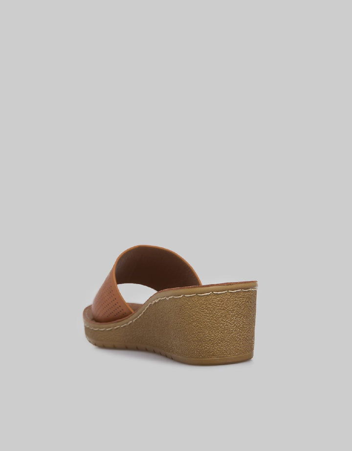 Yongki Komaladi Big Ban Sandal Wegdes Wanita