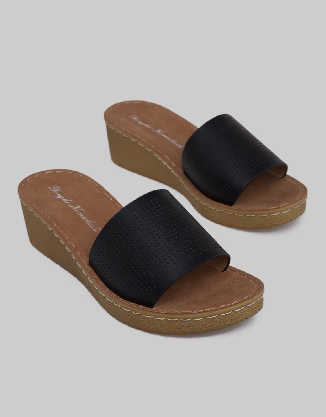 Yongki Komaladi Big Ban Sandal Wegdes Wanita