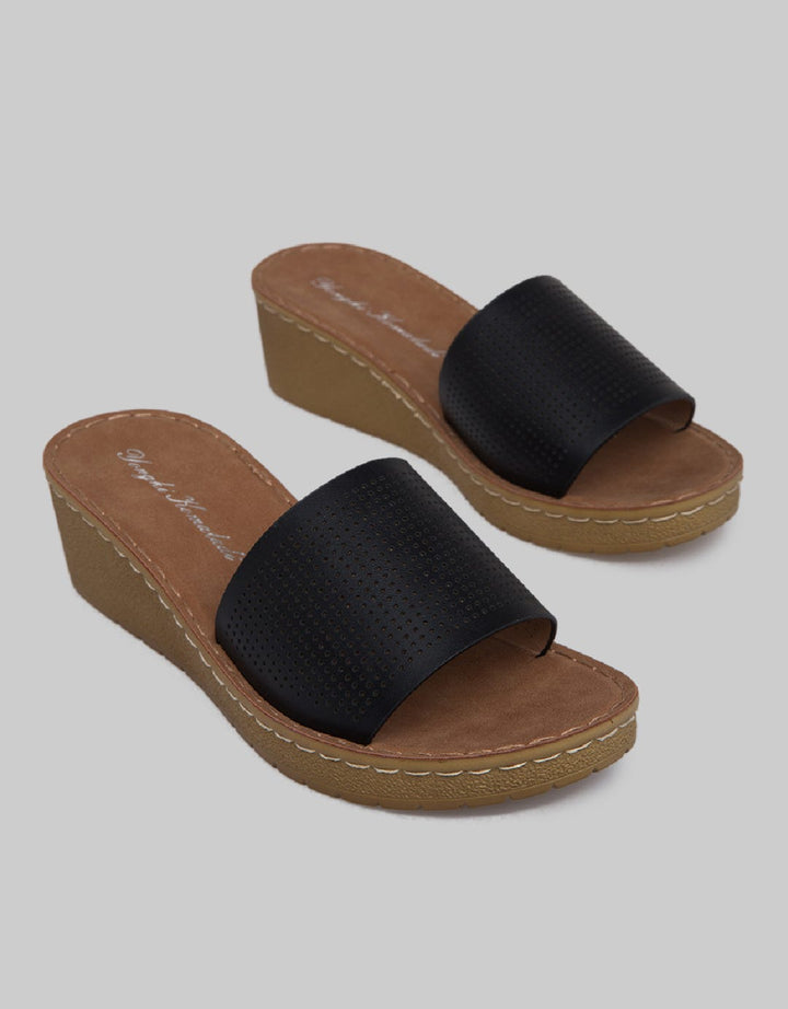 Yongki Komaladi Big Ban Sandal Wegdes Wanita