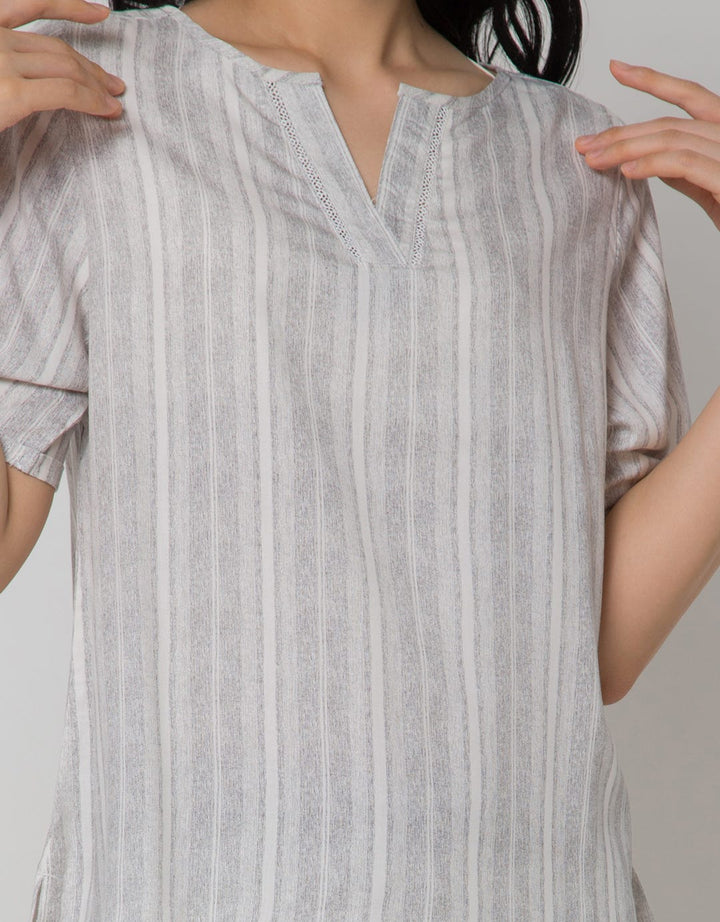 St. Yves Printed Rayon Lace Blouse Wanita