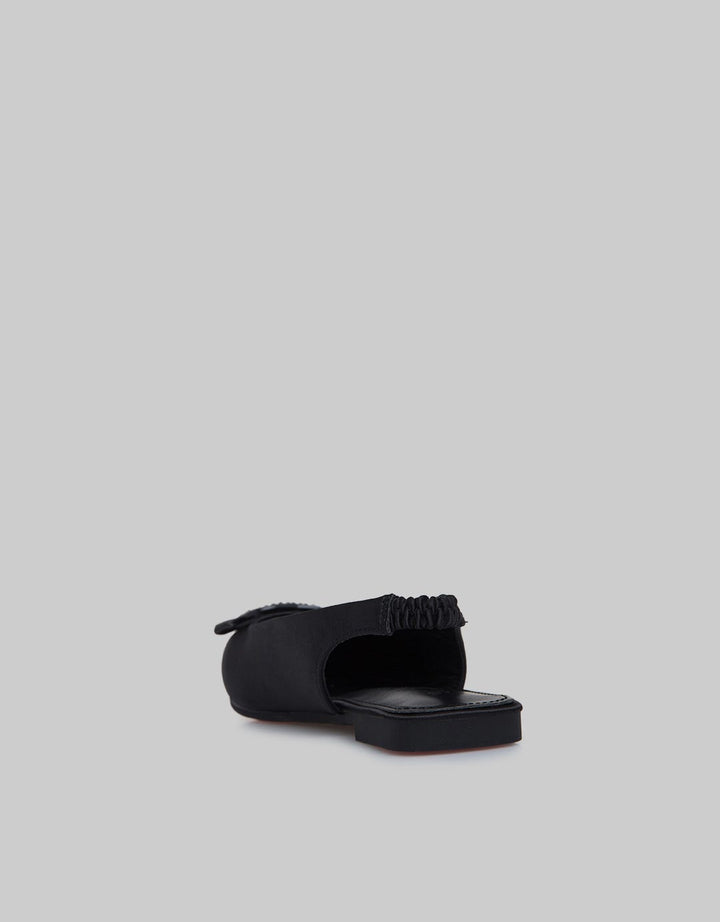 Yongki Komaladi Buckle Pointed Sandal Wanita