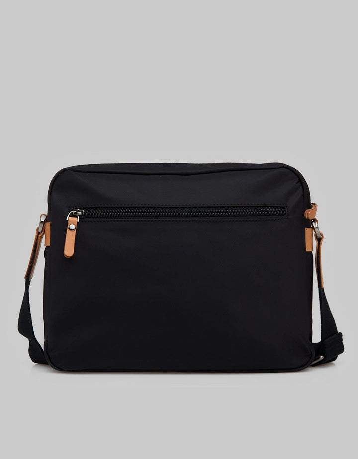 Travel Time Shoulder Bag Pria