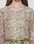 Expand Yunila Dress Wanita