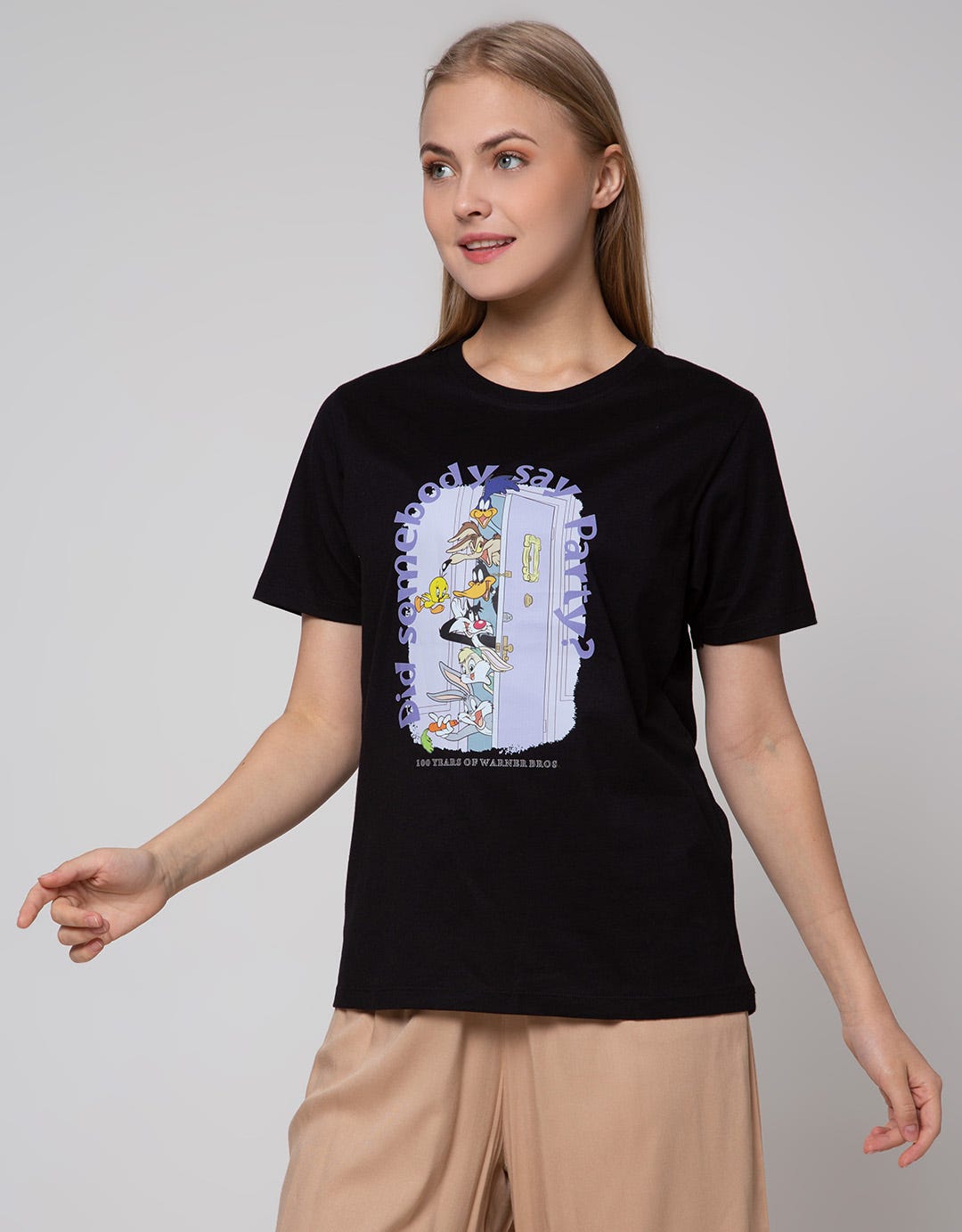 Nevada Looney Tunes Friends Kaos Wanita