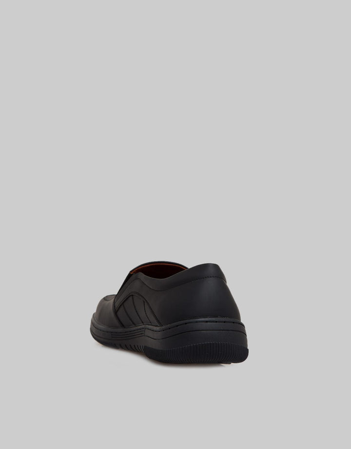 Watchout Shoes Button Logo