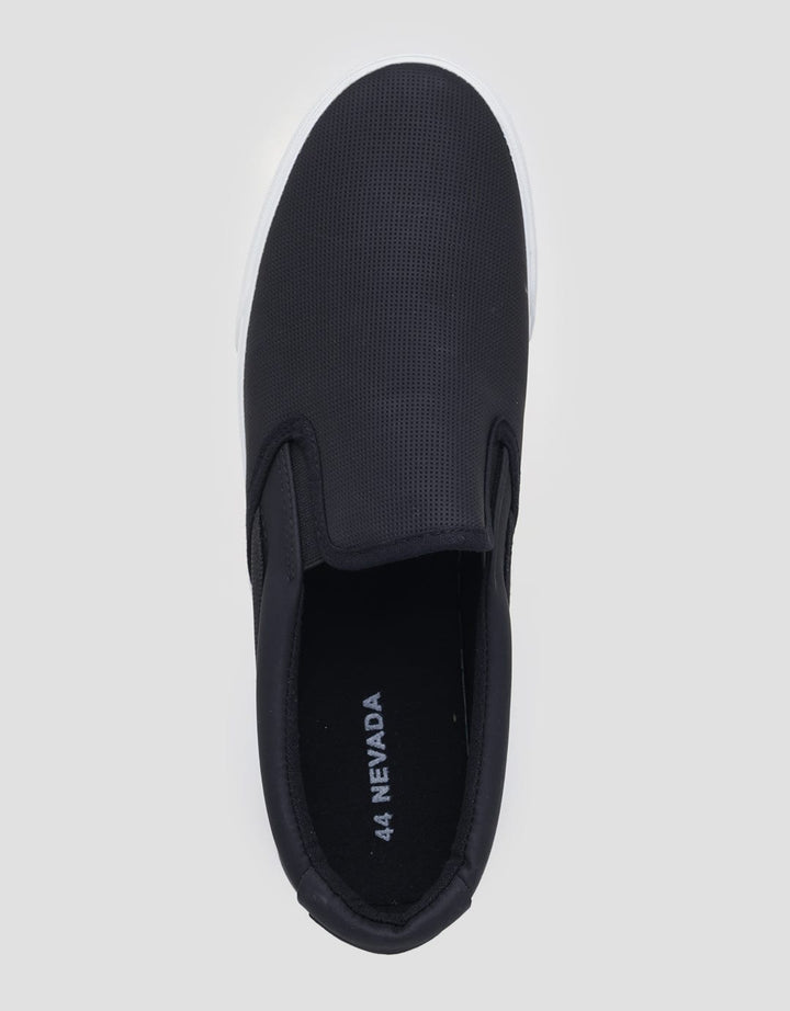 Nevada Slip On Basic Sepatu Pria