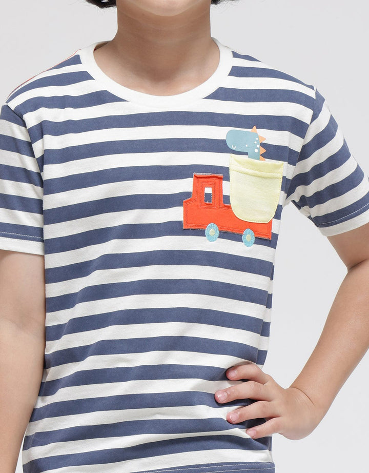 Little M Stripe Kantong Aplikasi Kaos Lengan Pendek Anak Laki-Laki