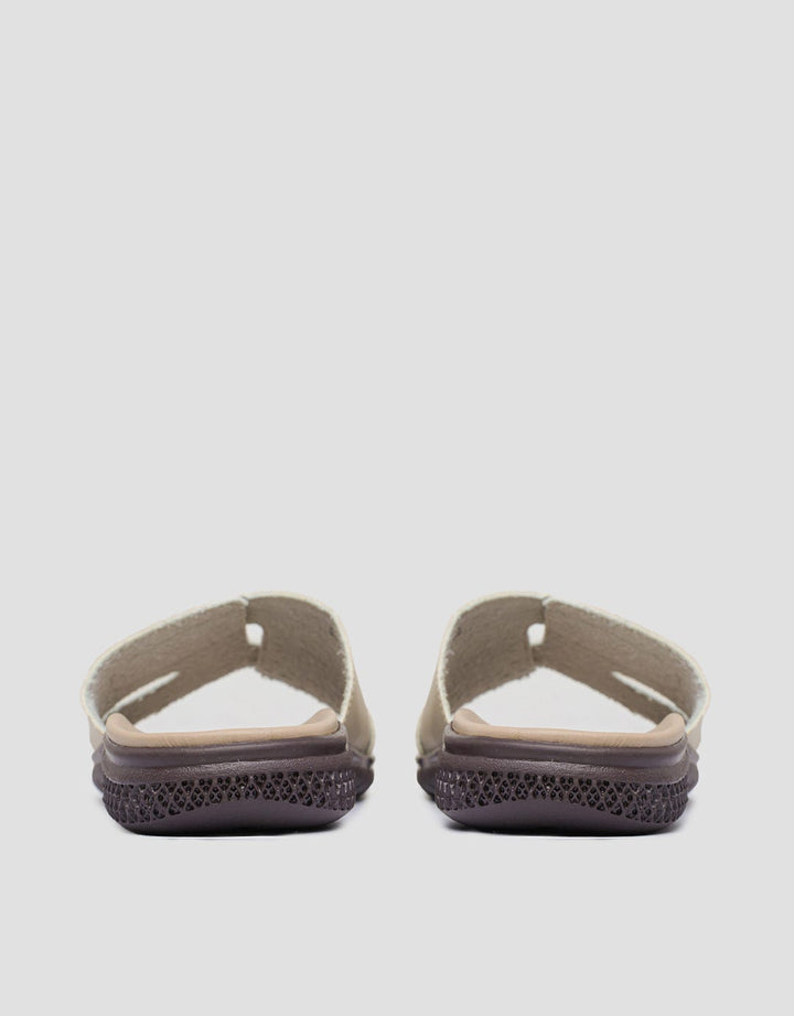 Triset Mini Logo Sandal Slipper Wanita