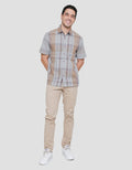 Cardinal Casual Motif Kotak Colorful Kemeja Pria