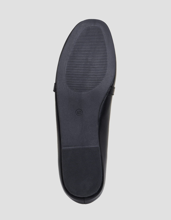 Details DCX Moccasin Loafer Women