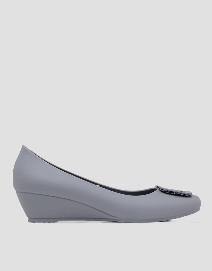 Details Slip On Buckle Heels Wanita