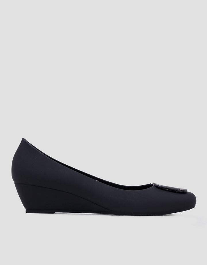 Details Slip On Buckle Heels Wanita