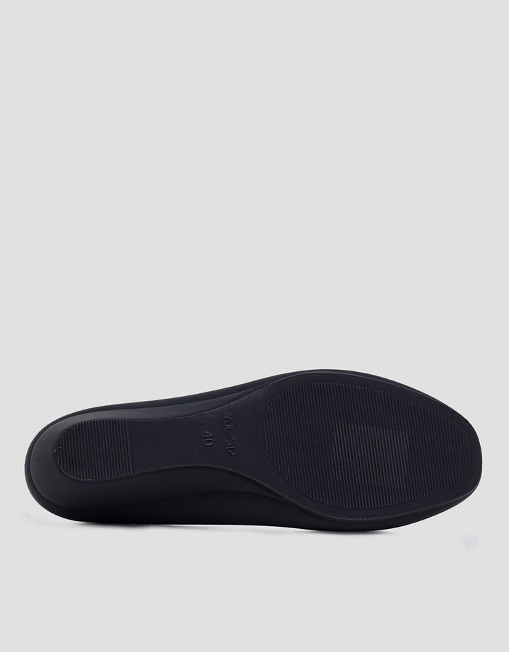 Details Slip On Buckle Heels Wanita