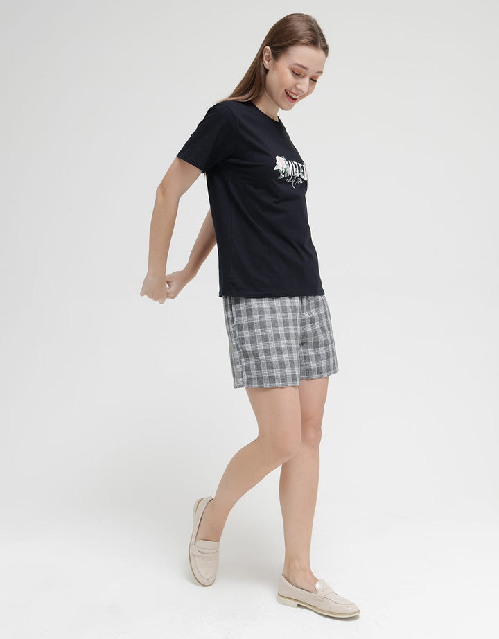 Details Wording Limited Edition Kaos Regular Wanita