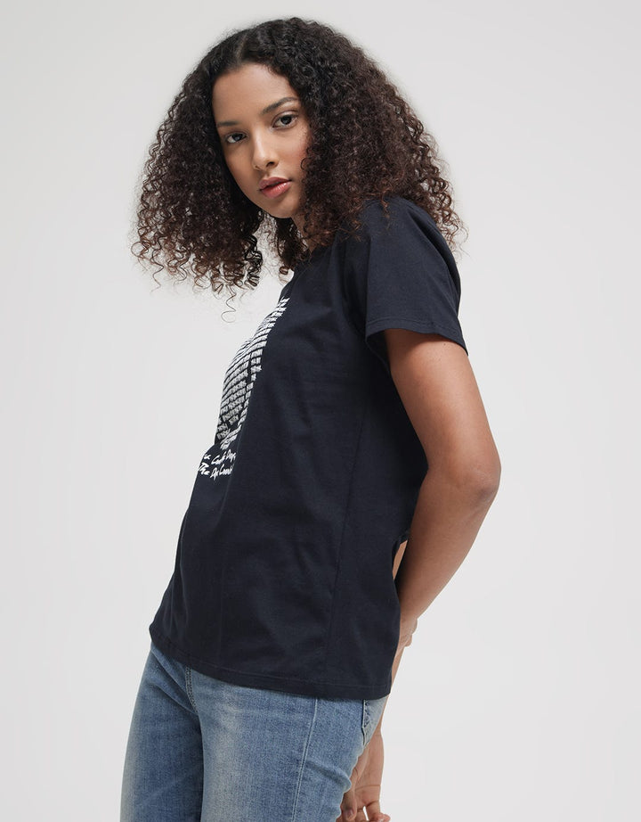 Nevada Regu Smile Check Kaos Wanita