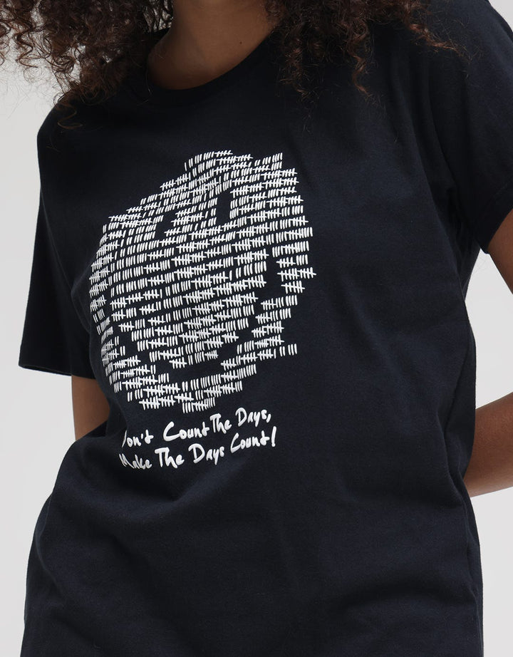 Nevada Regu Smile Check Kaos Wanita